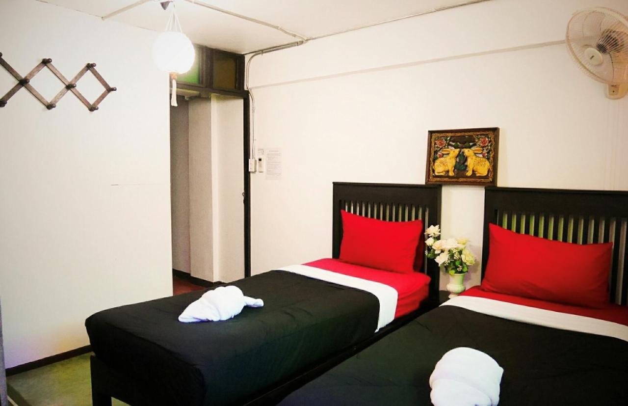 Lanna Hostel Чиангмай Екстериор снимка