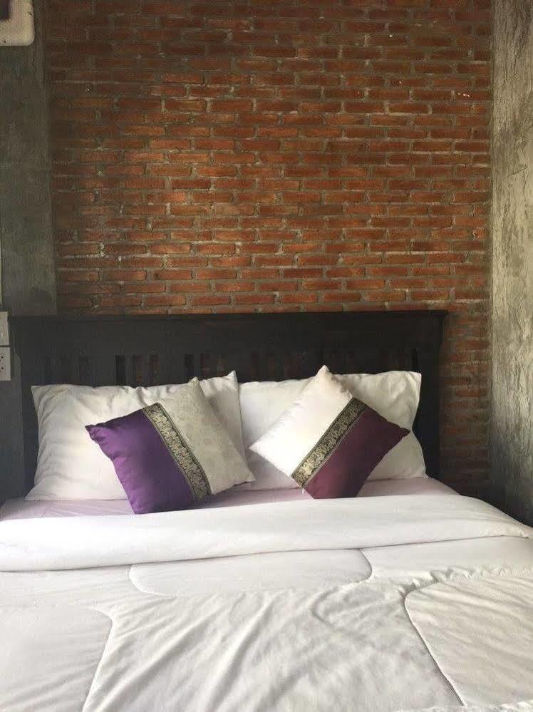Lanna Hostel Чиангмай Екстериор снимка
